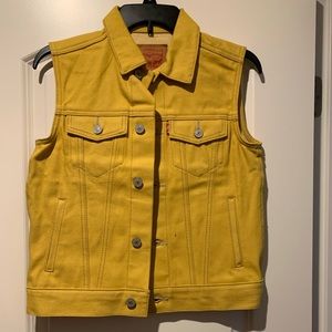 🍂🍁Authentic “Levi” Mustard Color Vest 🍁🍂